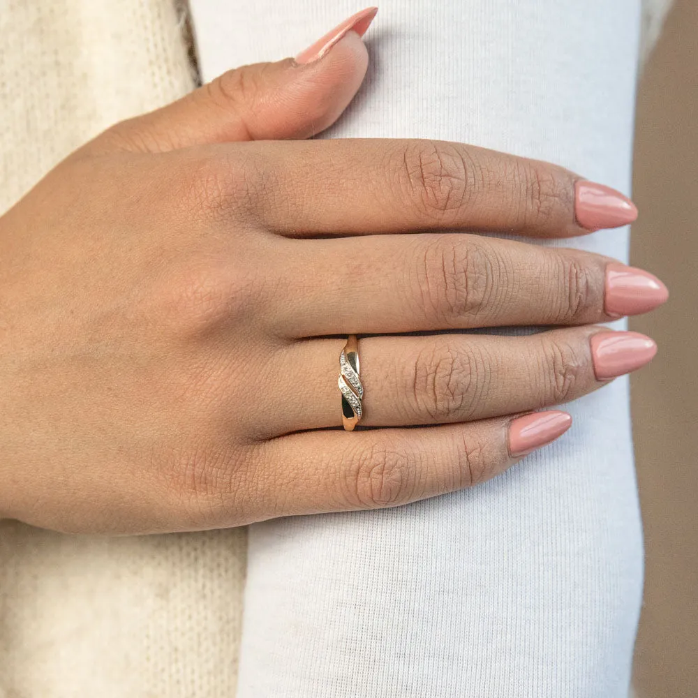 9ct Yellow Gold Diamond Ring with 8 Briliiant Diamonds