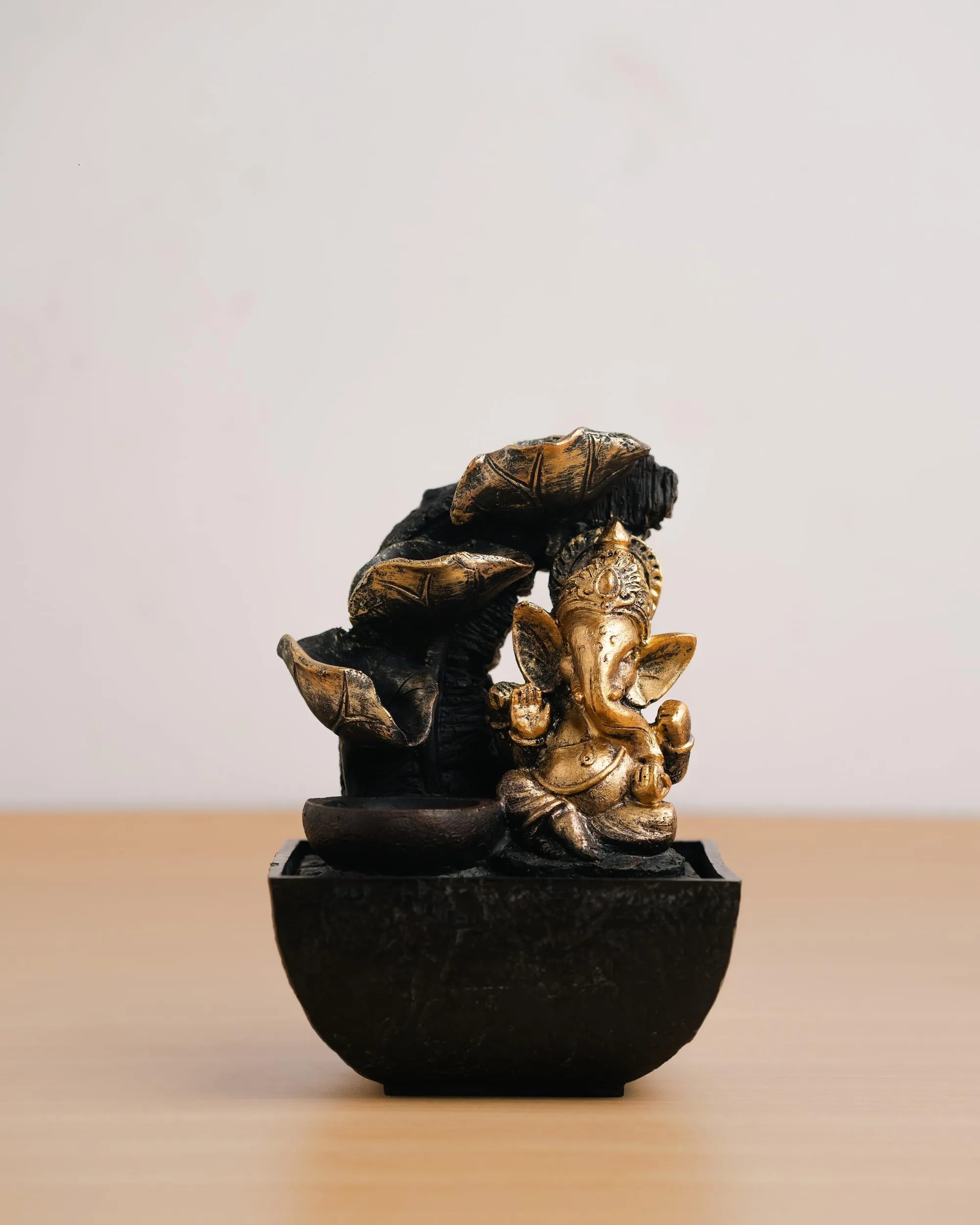 Interio Crafts Ganesha Idol Table Top Water Fountain for Office and Home Decor with LED Light (Material : Polyresin, H: 9 Inches